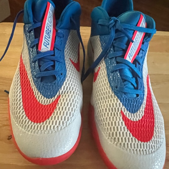 Basketball Shoes - Picture 1 of 6